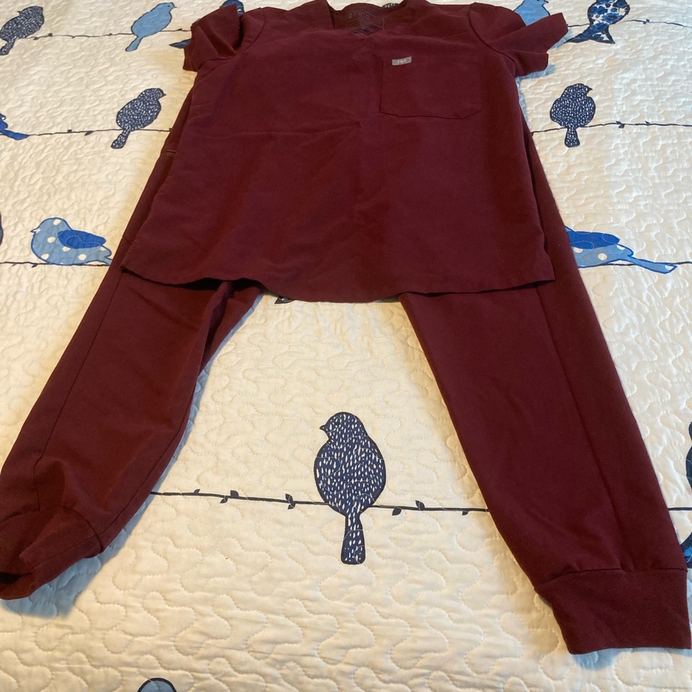 Figs scrubs set Small Women Burgundy